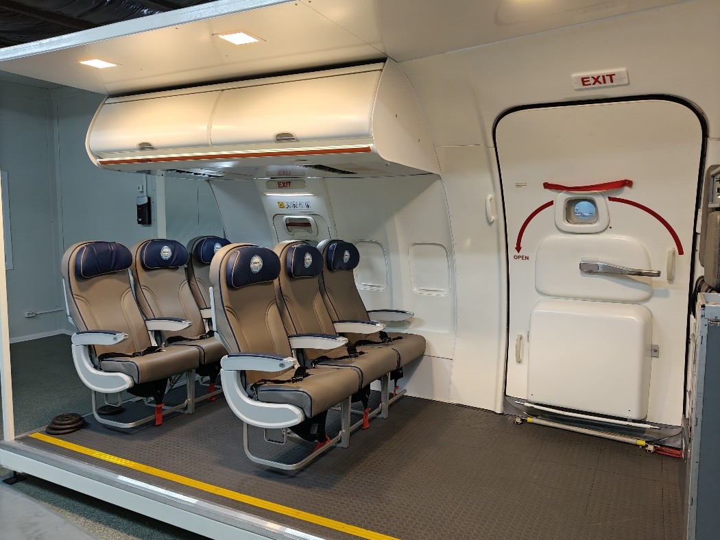 Boeing 737NG Door Trainer + OWE